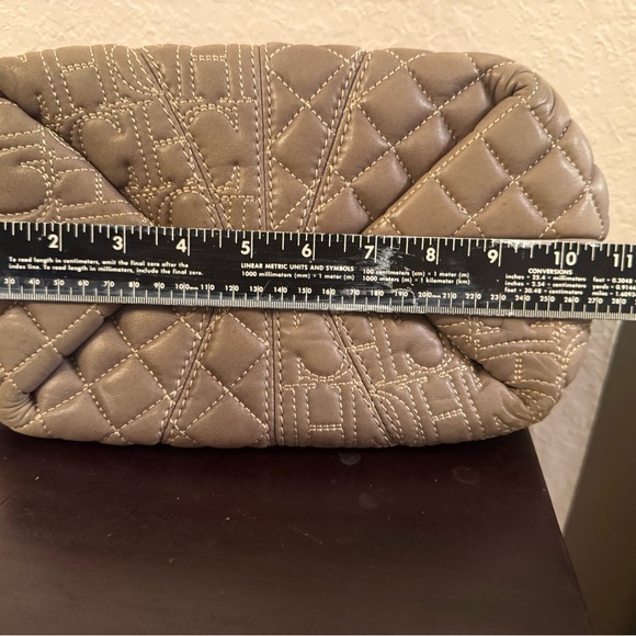 CH Carolina Herrera monogram and quilted tan handbag - Picture 11 of 12